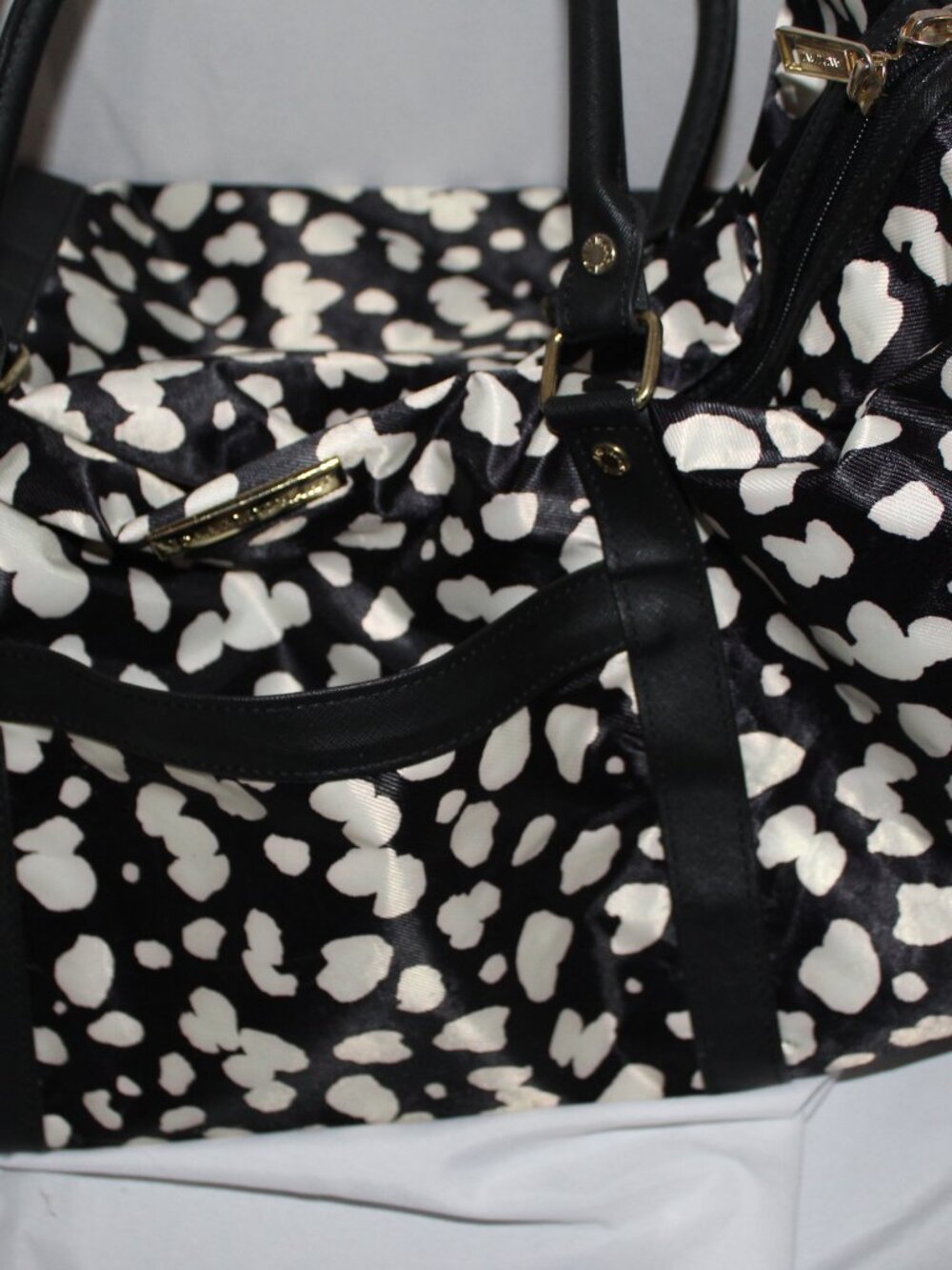 Isaac Mizrahi Black and White Patterned Weekender Duffle Bag - Picture 4 of 9